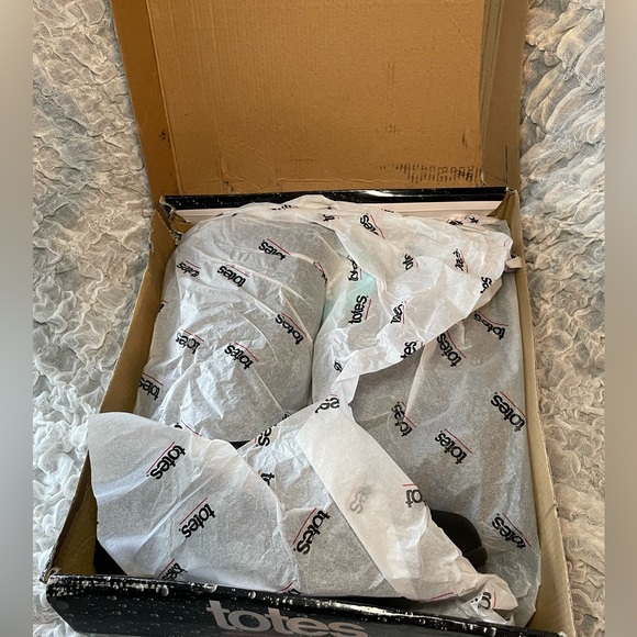 💥NWT💥 Totes Winter Boots - Picture 10 of 12